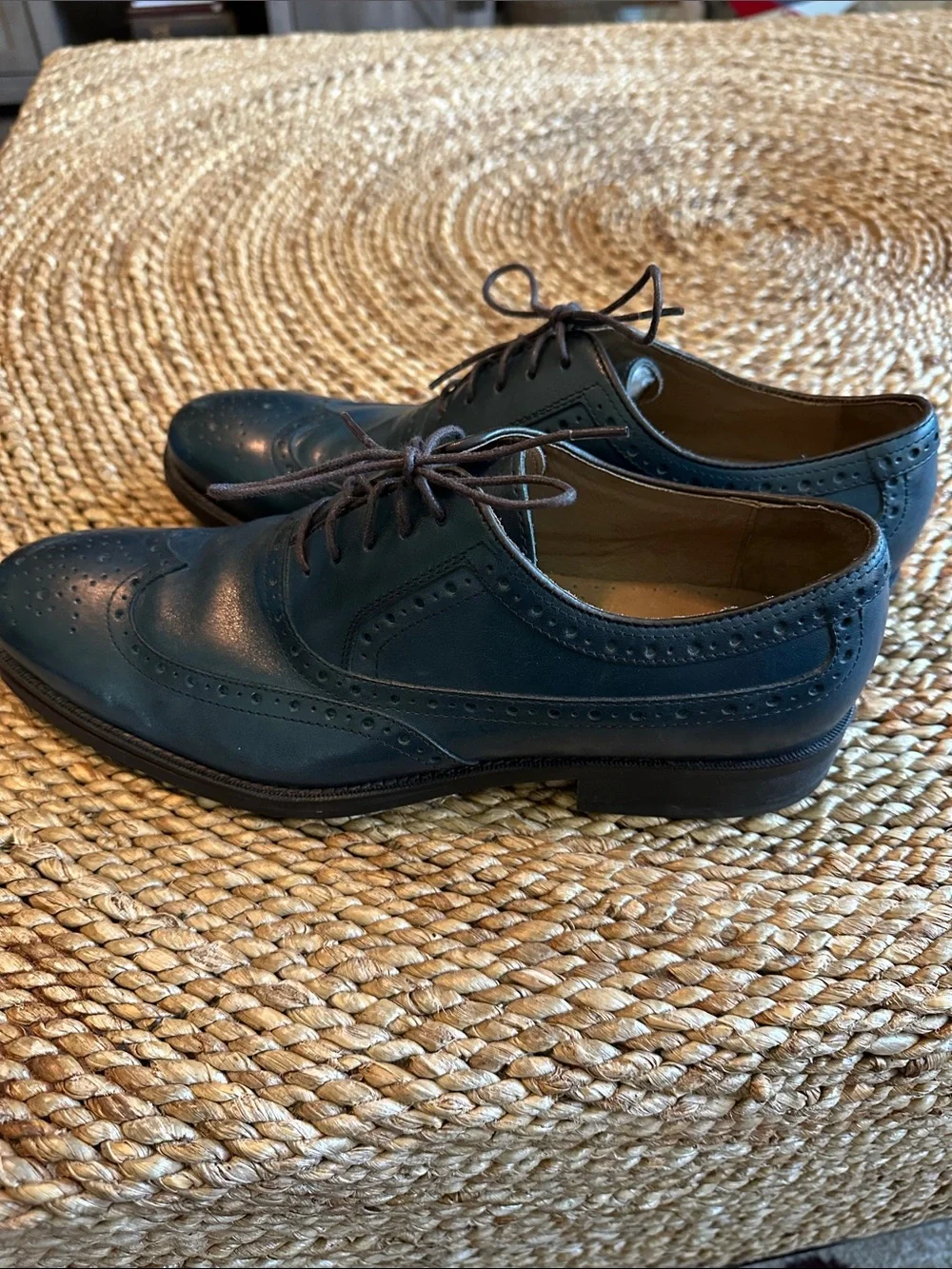 Men's size 9 Johnston & Murphy Classic Wingtip Brogue Leather Dress Shoes